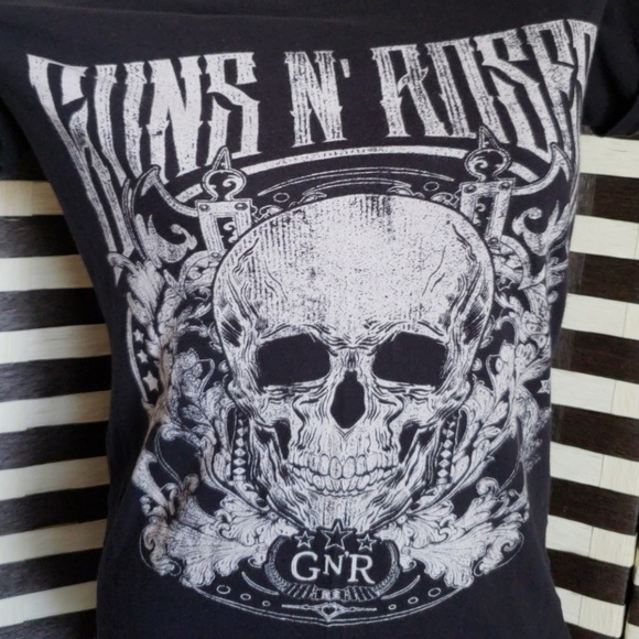 GUN'S AND ROSES BLACK TSHIRT - Picture 5 of 6